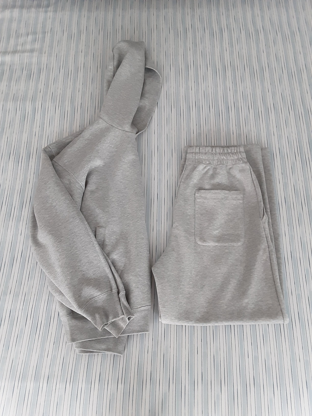 Uniqlo Wide Sweatpants & Hoodie (Grey)